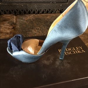 Badgley Mischka Hyde blue satin sz 6 open toe heel
